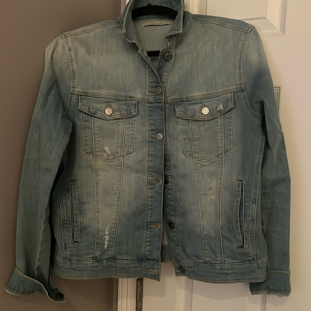 Mavi jean jacket. Worn a couple times distressed to look. Size medium.